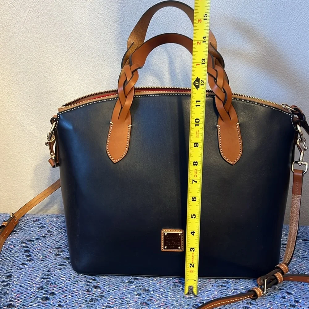 Wonderful bag but barely used, ready for new home - Picture 4 of 4